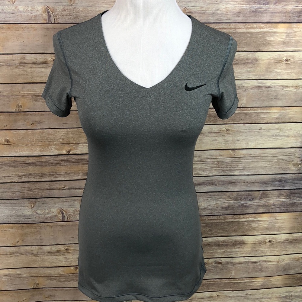 Euc Nike Pro Vneck Tee Size small Gray